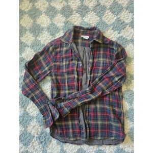 Casual Plaid Button-Down Shirt in Red and Blue